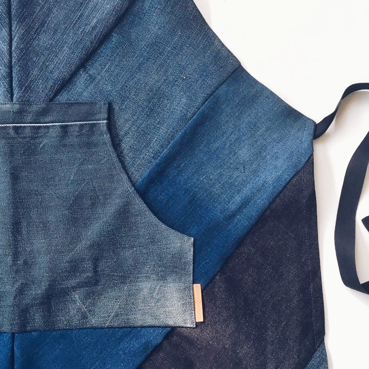 Schürze lang mit Latz